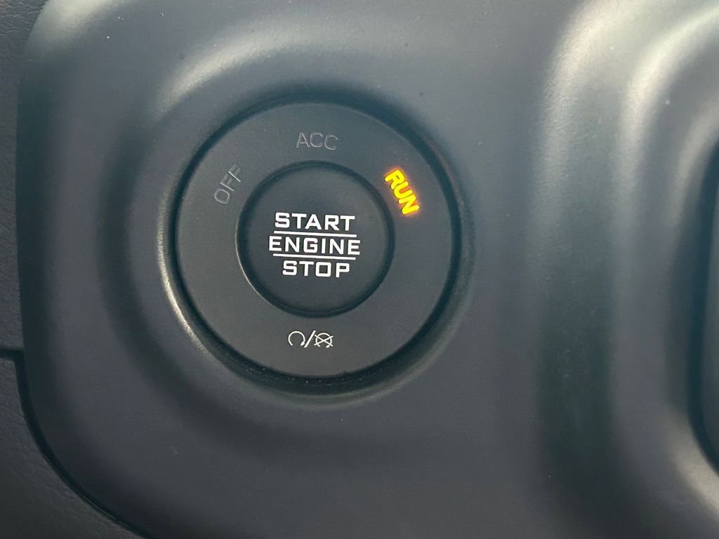 Used 2022 Jeep Wrangler Unlimited Sahara AWD/4WD image 33