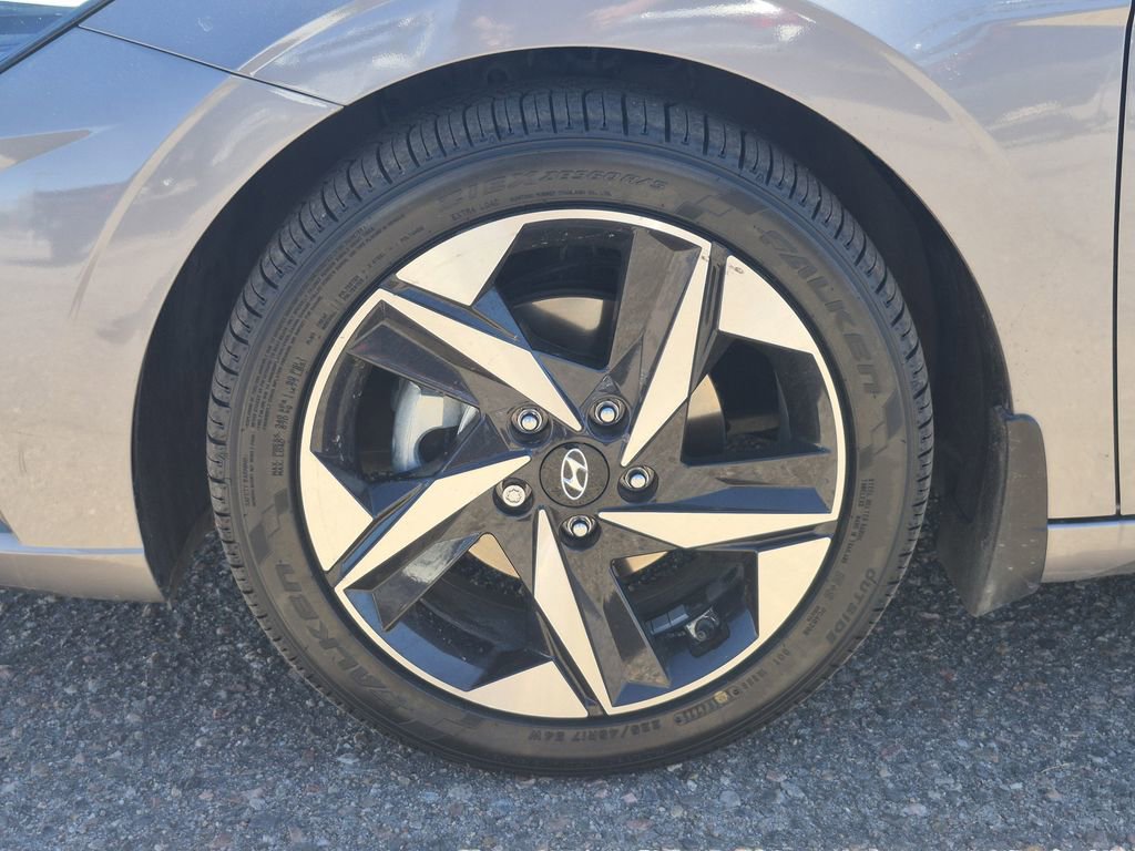 Used 2023 Hyundai Elantra Limited image 19