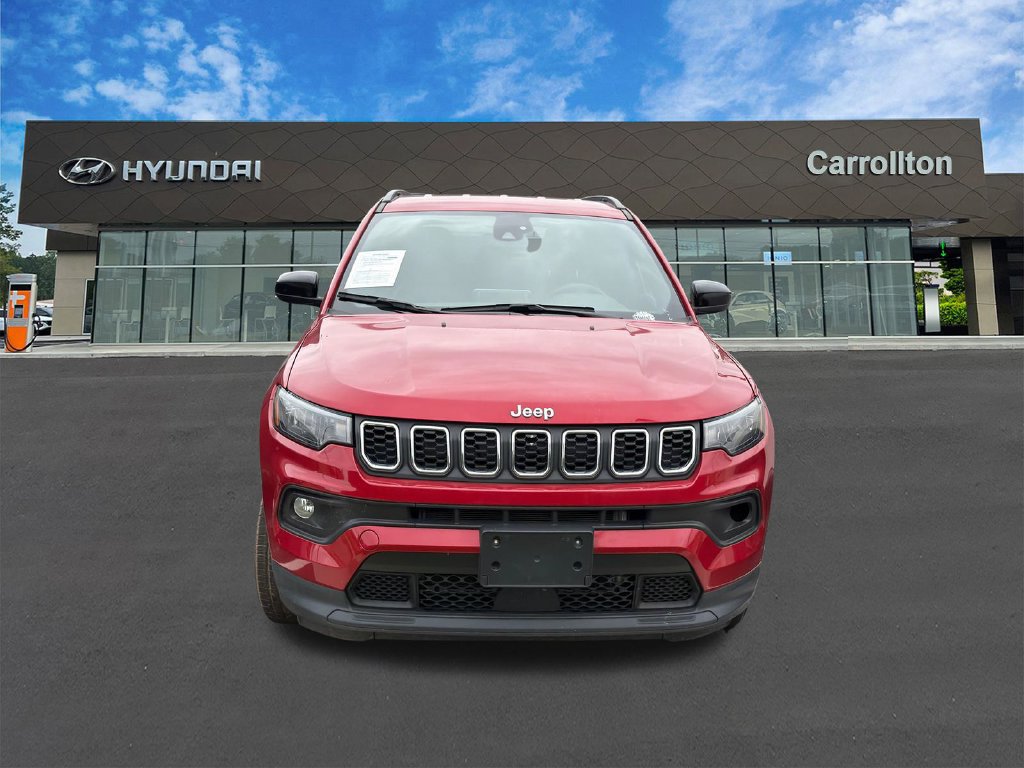 Used 2025 Jeep Compass Latitude AWD/4WD image 2