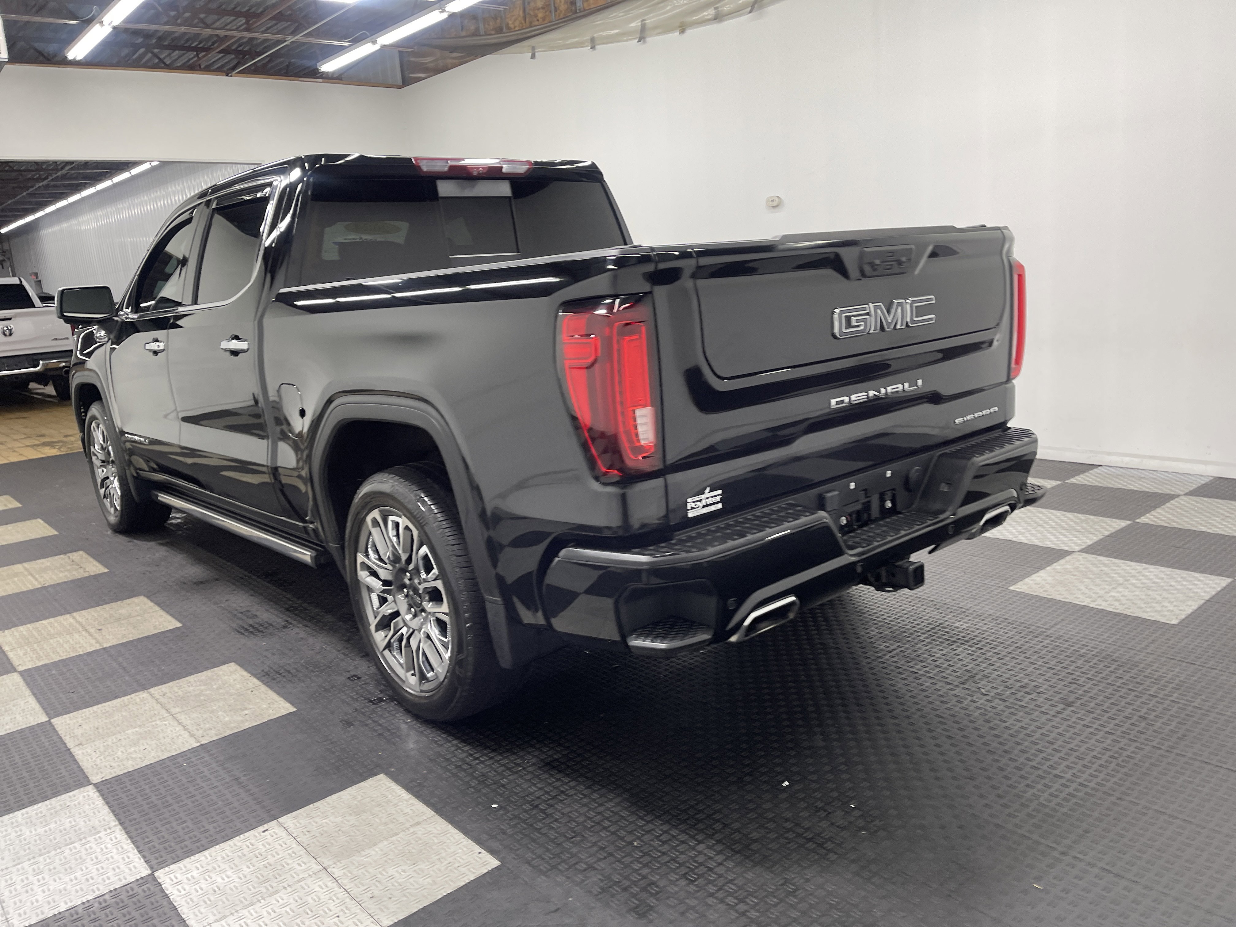 Used 2024 GMC Sierra 1500 Denali Ultimate image 2