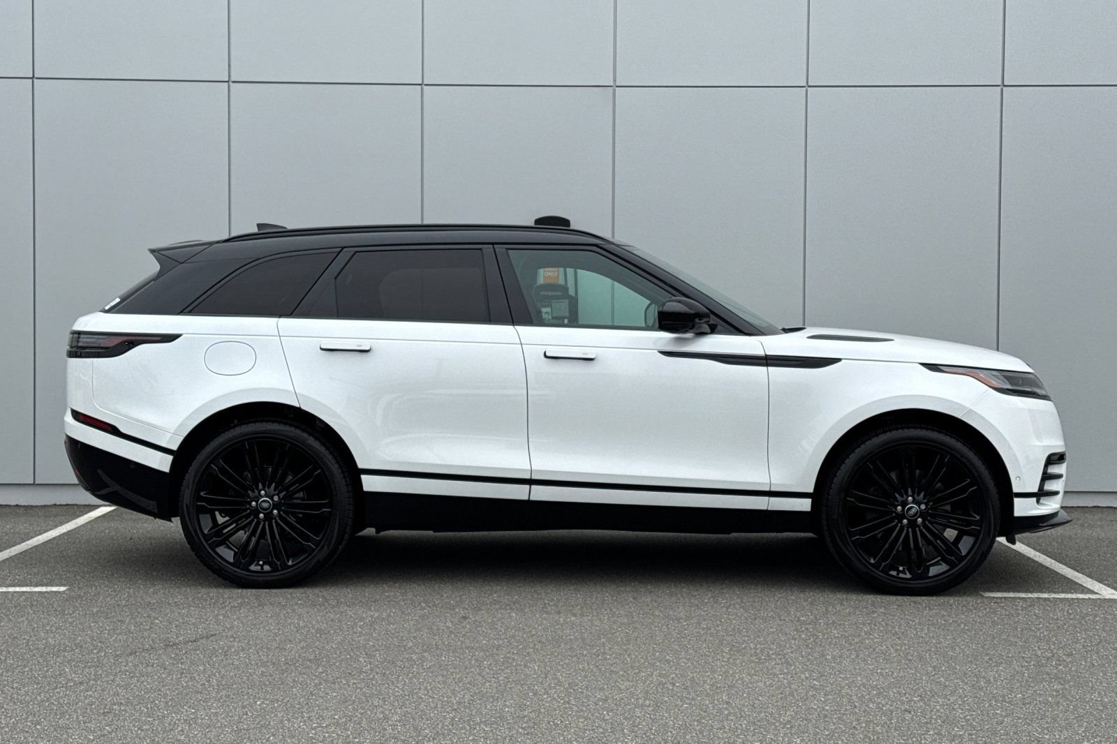 Certified 2026 Land Rover Range Rover Velar Dynamic SE AWD/4WD image 6