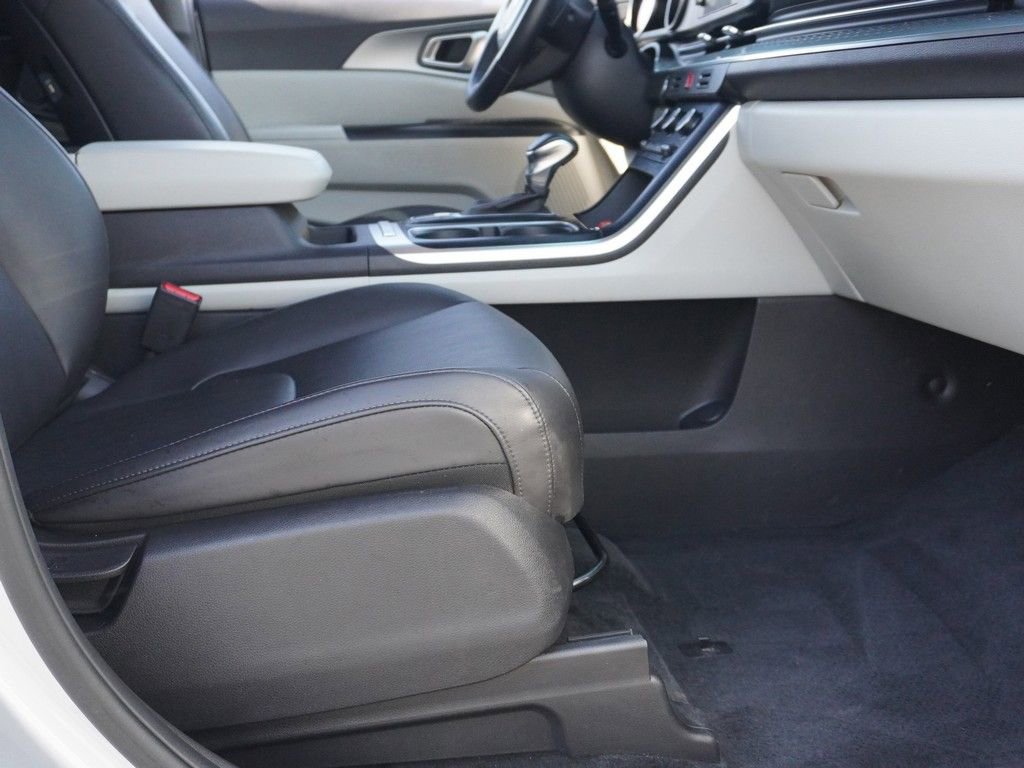 Used 2023 Kia Carnival LX image 26