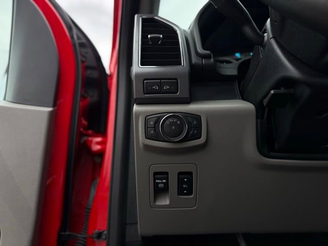 Used 2018 Ford F150 XLT w/ Equipment Group 302A Luxury AWD/4WD image 16