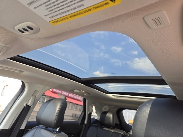 Used 2019 Ford Edge Titanium w/ Cold Weather Package AWD/4WD image 3