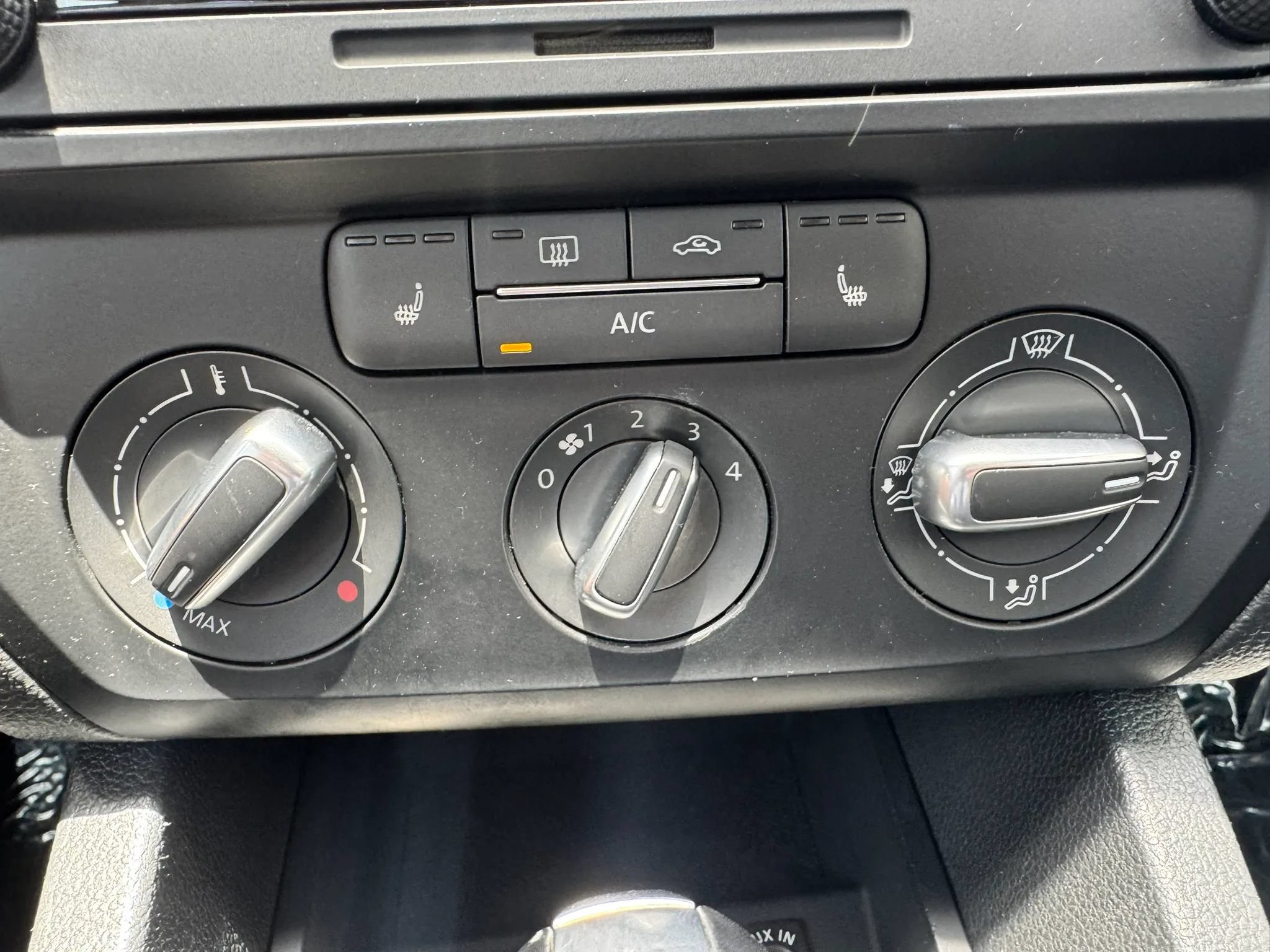 Used 2015 Volkswagen Jetta Sport FWD image 32