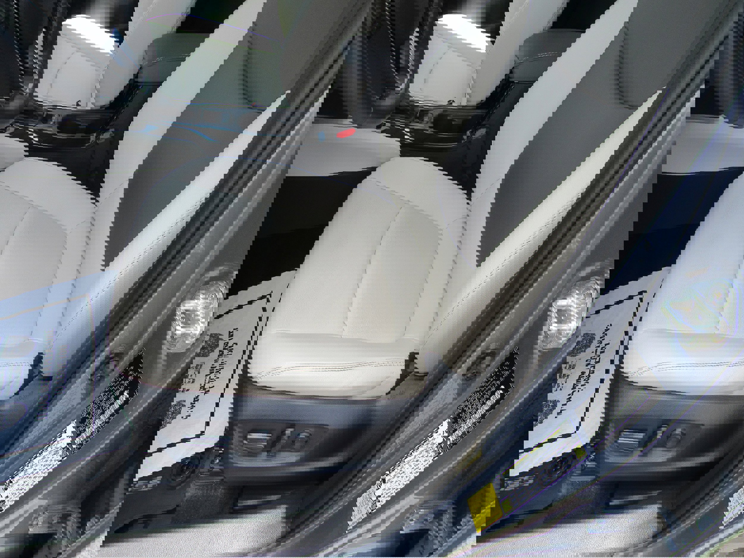 Used 2022 Toyota Corolla Cross XLE image 19