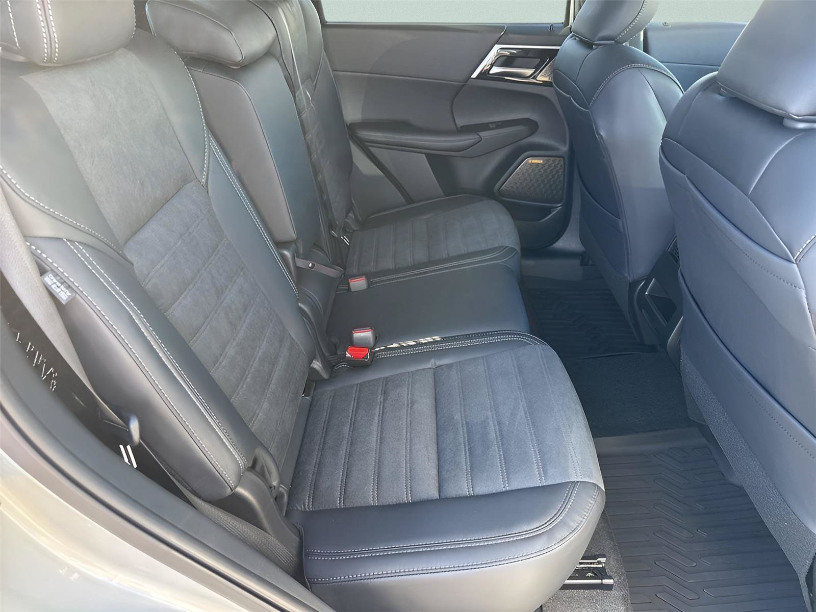 New 2026 Mitsubishi Outlander SE FWD image 27