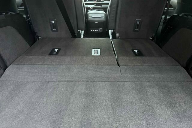 Used 2023 Cadillac Escalade Premium Luxury Platinum image 14