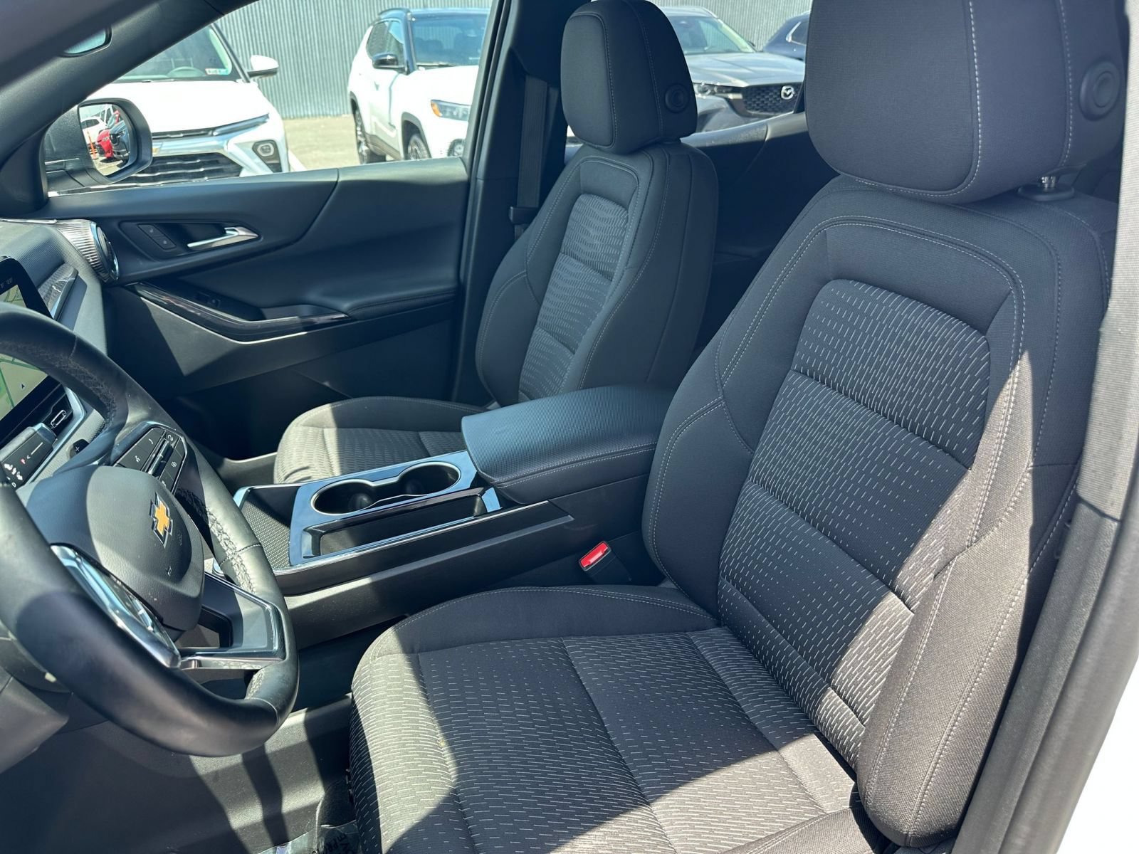 Used 2025 Chevrolet Equinox LT FWD image 36