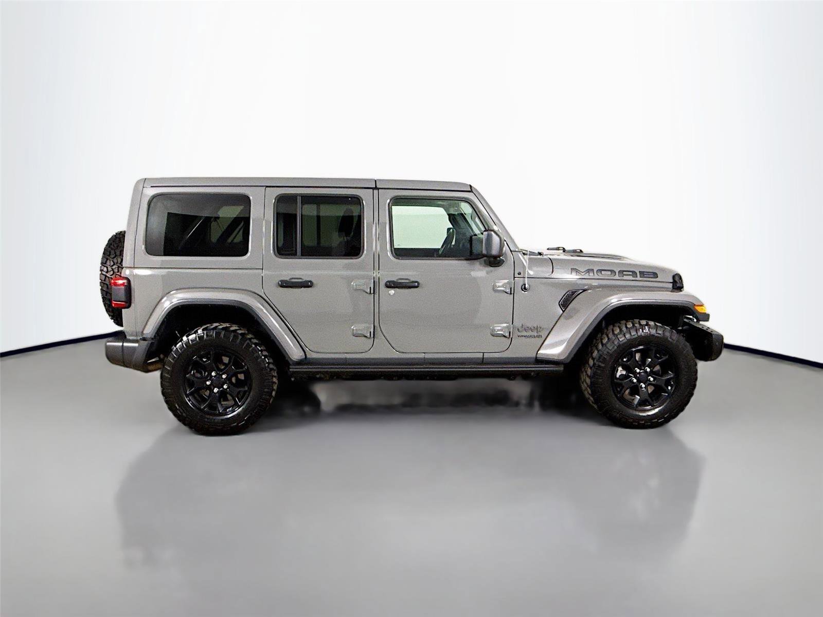 Used 2019 Jeep Wrangler Unlimited Sahara w/ Quick Order Package 24M Moab AWD/4WD image 17