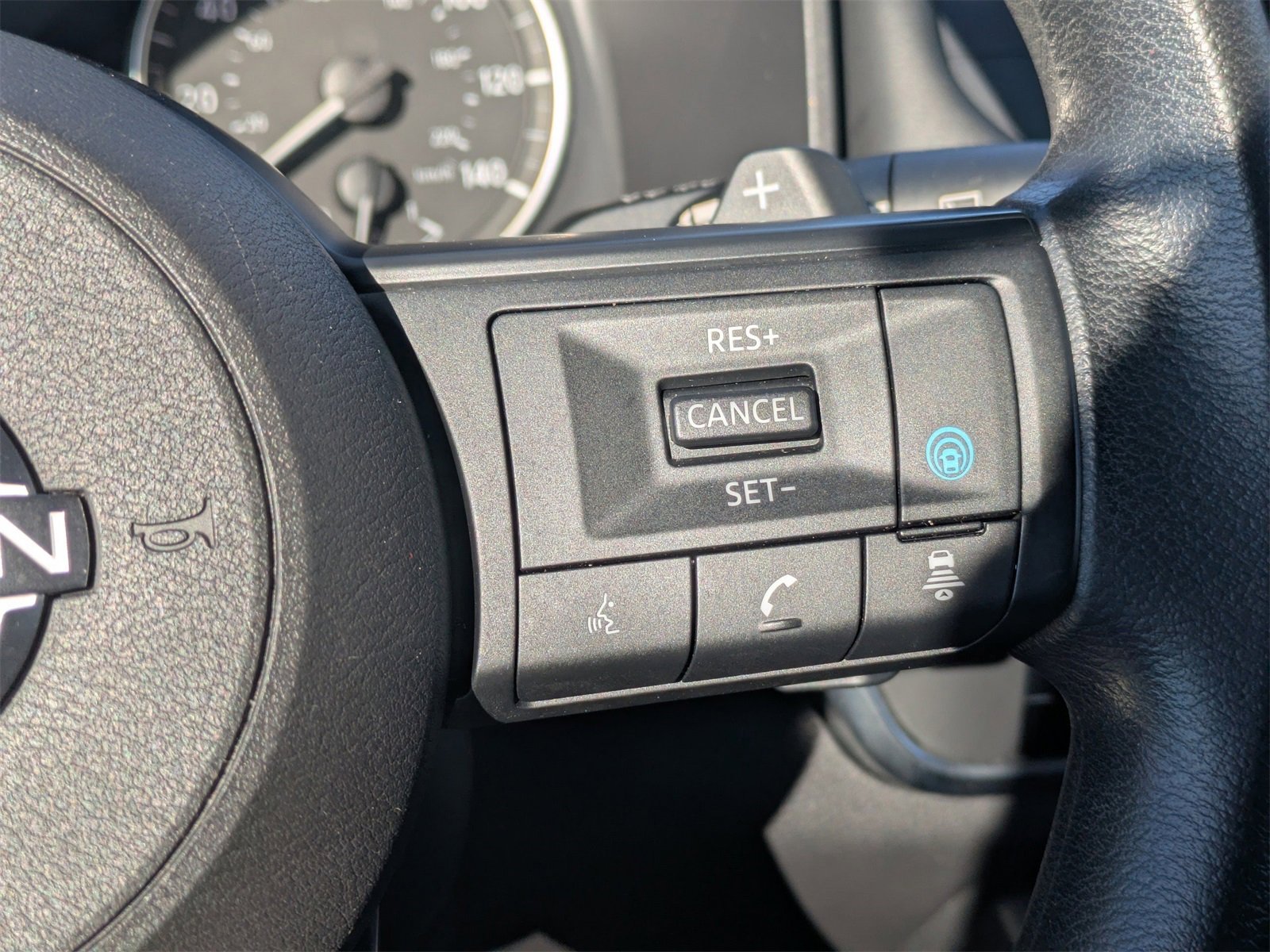 Used 2024 Nissan Rogue SV image 28