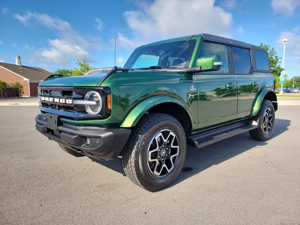 Used 2025 Ford Bronco Outer Banks AWD/4WD image 2