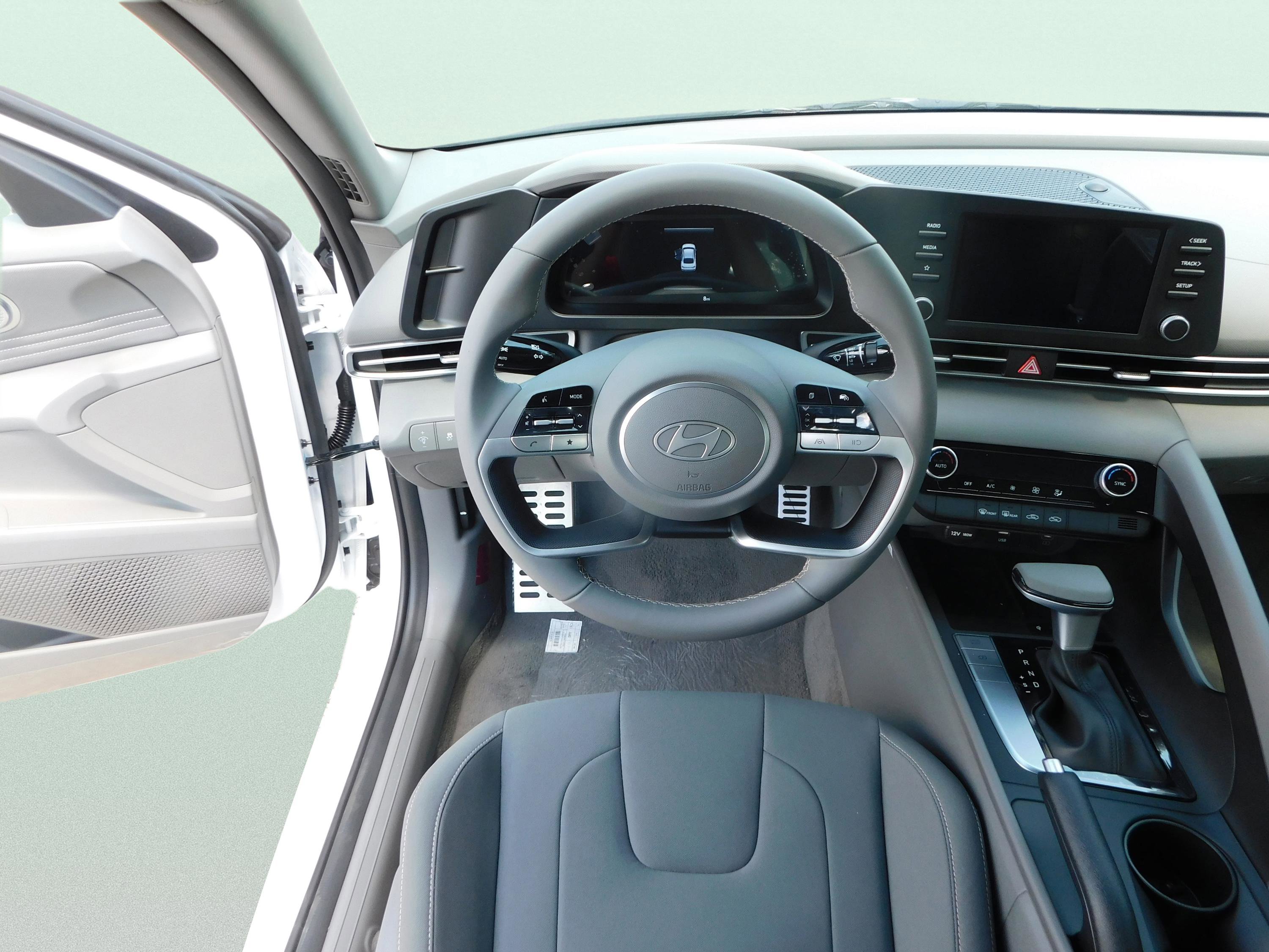 Certified 2025 Hyundai Elantra Sport image 11