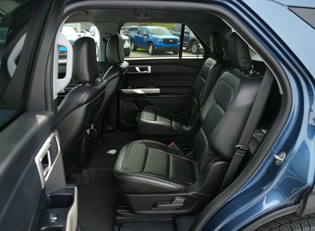 Used 2020 Ford Explorer XLT w/ Equipment Group 202A image 24