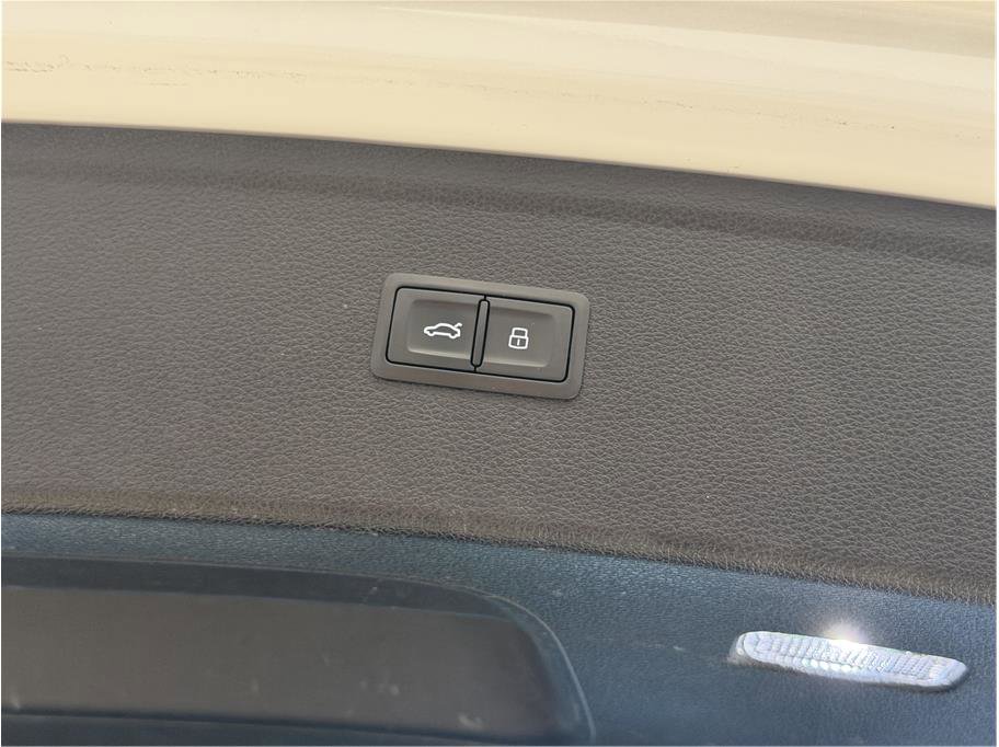 Used 2021 Audi Q5 e Prestige w/ Prestige Package image 30