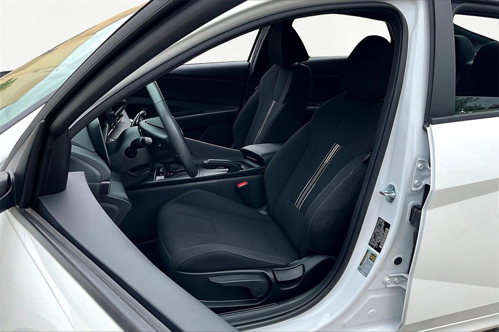 Certified 2025 Hyundai Elantra Sport image 25