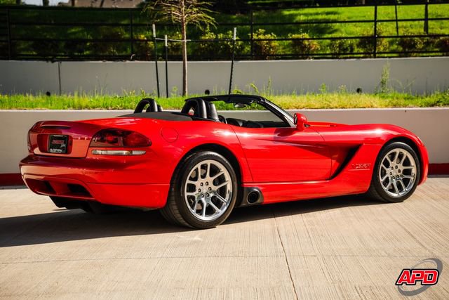 Used 2003 Dodge Viper SRT-10 image 3