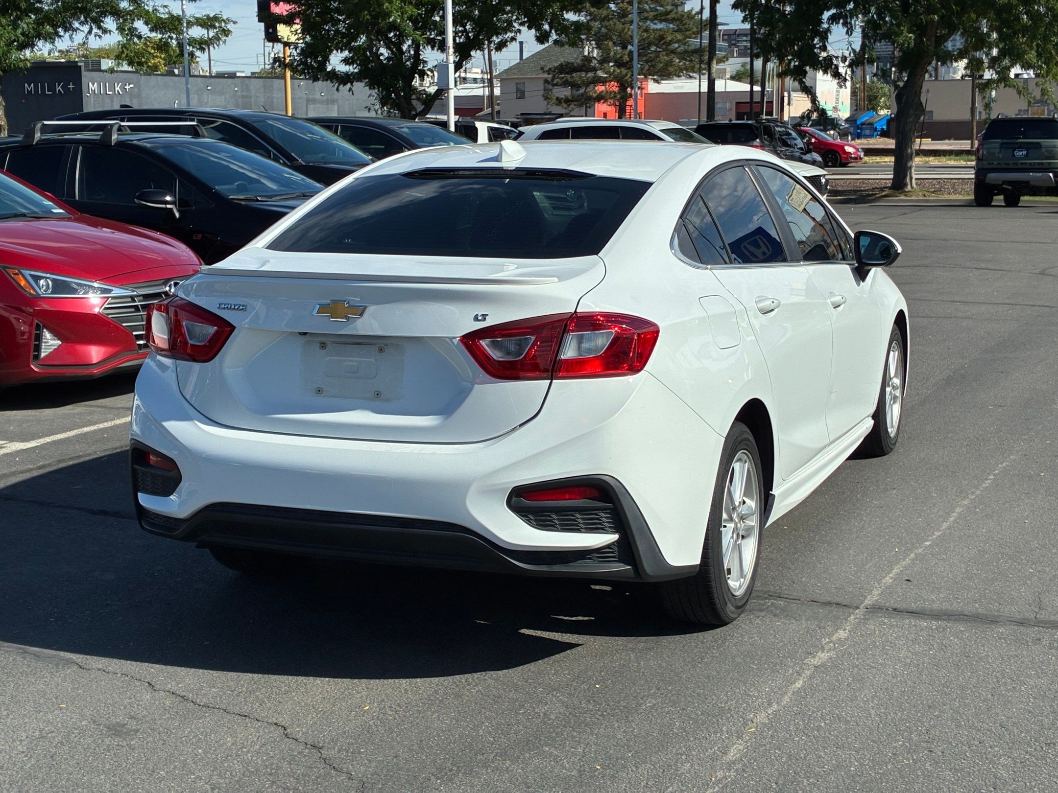 Used 2018 Chevrolet Cruze LT w/ Convenience Package FWD image 3