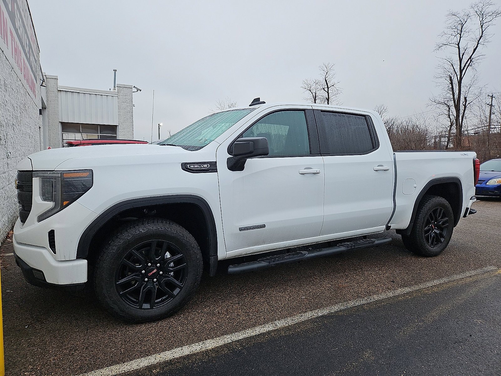 Certified 2025 GMC Sierra 1500 Elevation w/ Preferred Package image 3