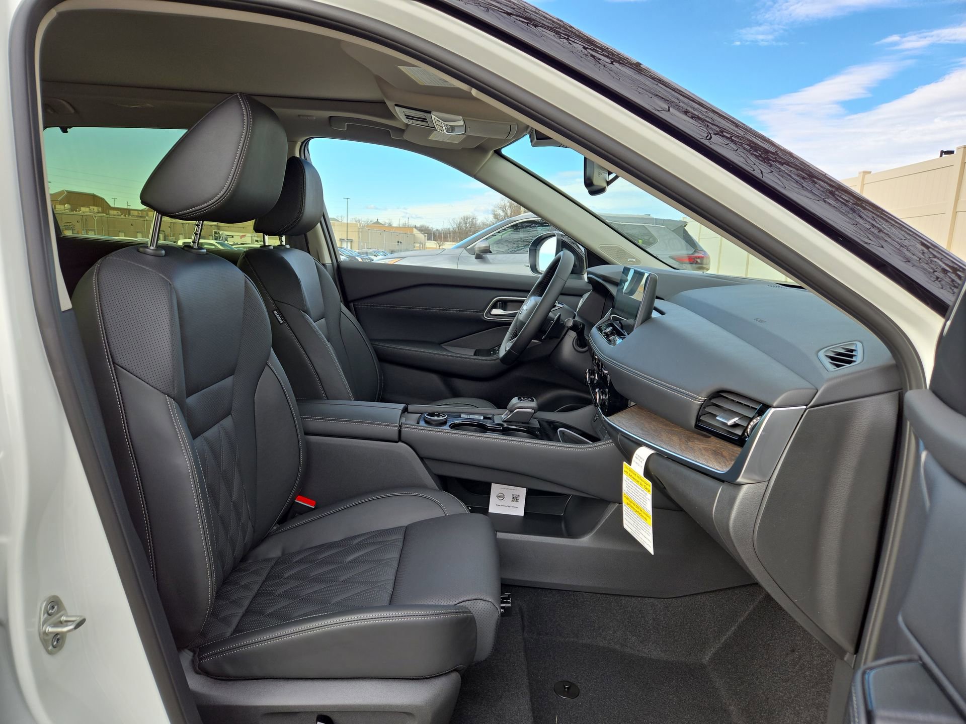 New 2026 Nissan Rogue Platinum w/ Platinum Premium Package AWD/4WD image 15