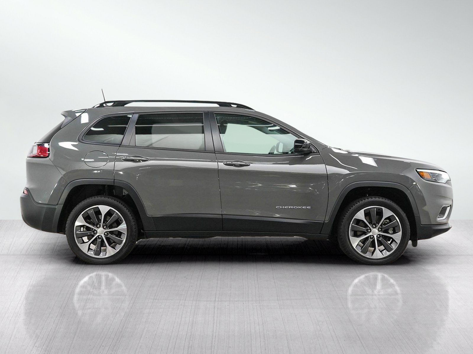 Used 2022 Jeep Cherokee Limited w/ Elite Package AWD/4WD image 6