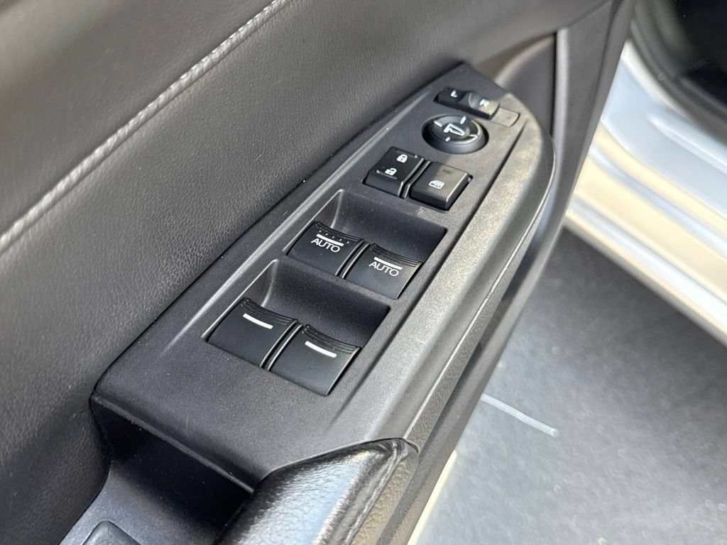 Used 2013 Acura ILX w/ Technology Package FWD image 18
