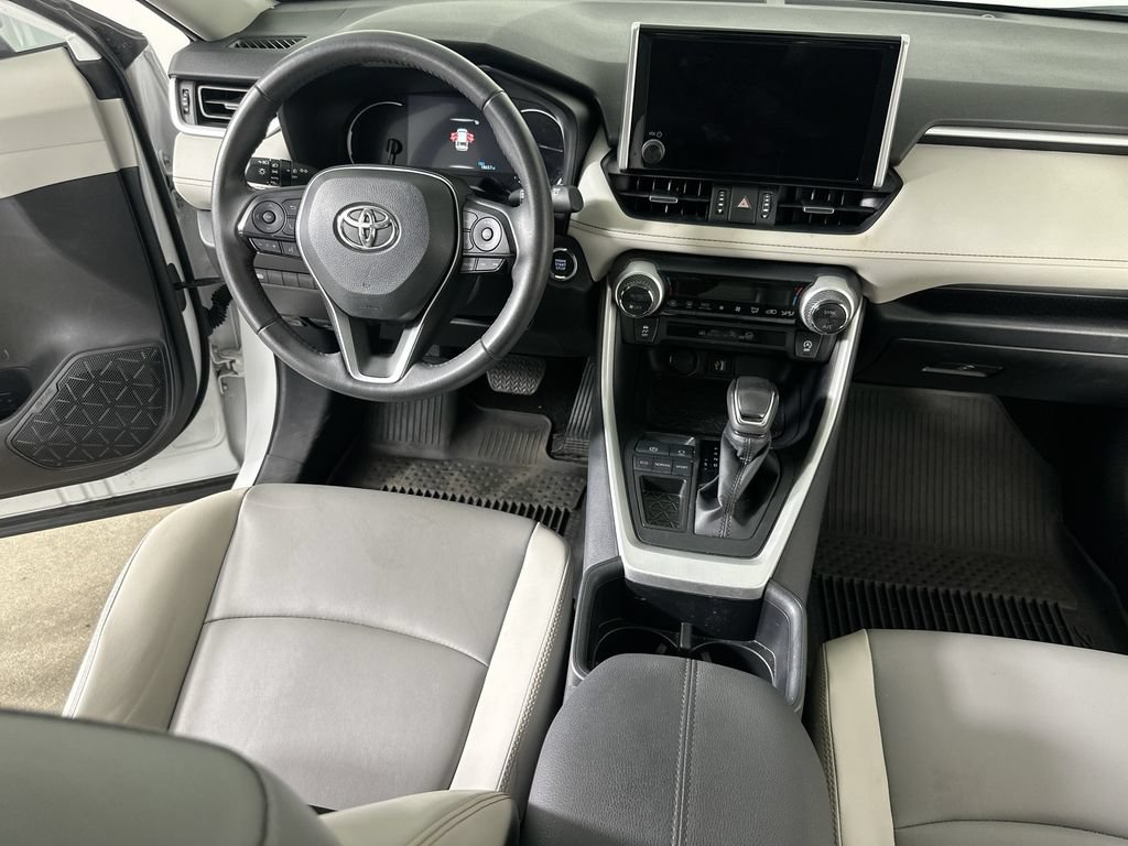 Used 2025 Toyota RAV4 XLE Premium FWD image 17