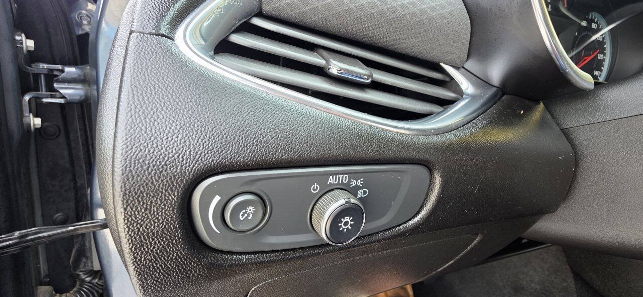 Used 2020 Chevrolet Malibu LT FWD image 19