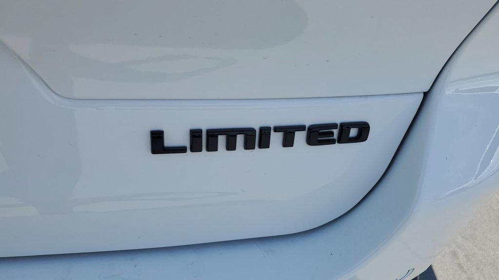 New 2025 Jeep Grand Cherokee L Limited w/ Black Appearance Package image 9