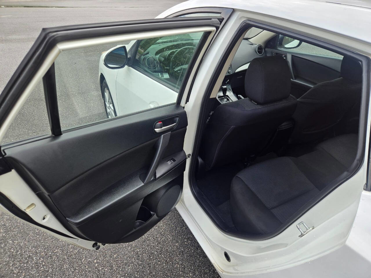 Used 2012 MAZDA MAZDA3 i Touring FWD image 31