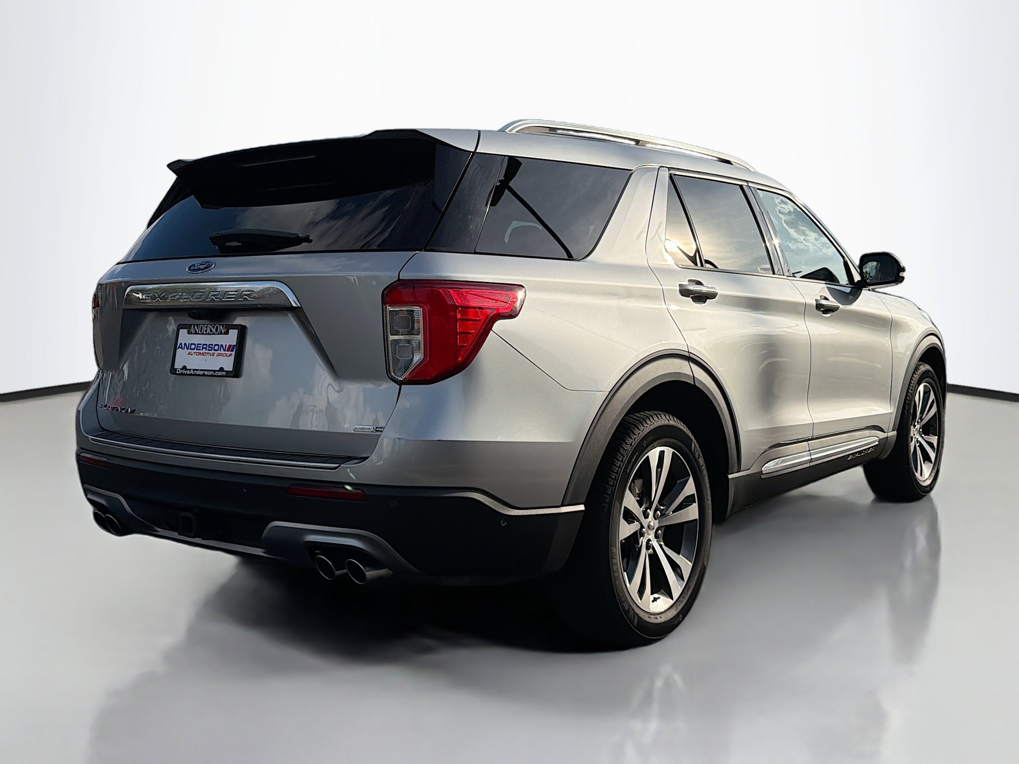 Used 2020 Ford Explorer Platinum w/ Premium Technology Package AWD/4WD image 2