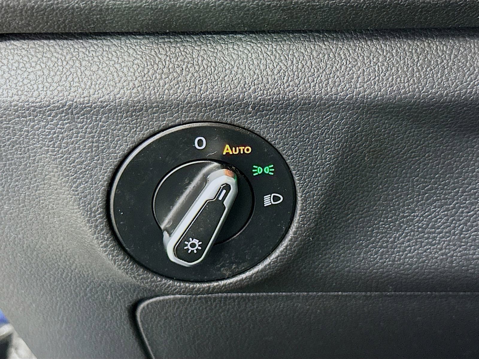 Used 2021 Volkswagen Jetta SE FWD image 11