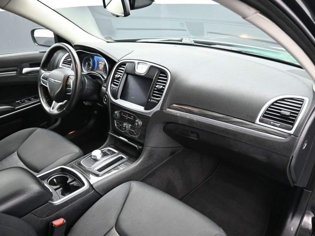 Used 2019 Chrysler 300 Touring w/ Sport Appearance Package image 41