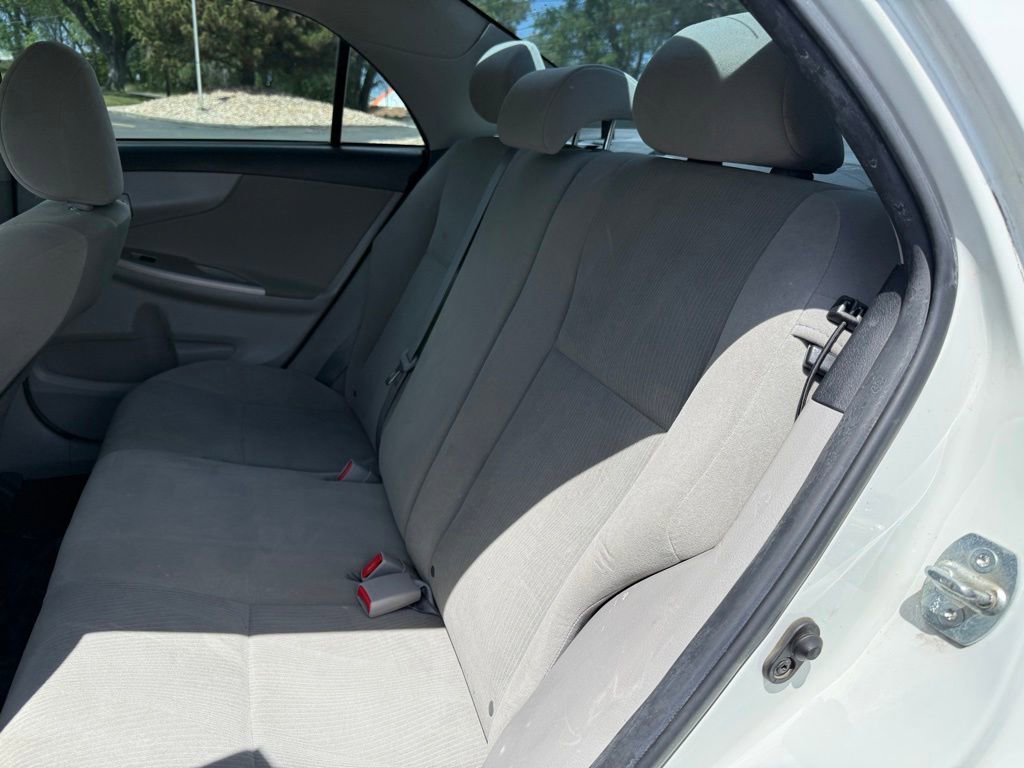 Used 2013 Toyota Corolla LE FWD image 14