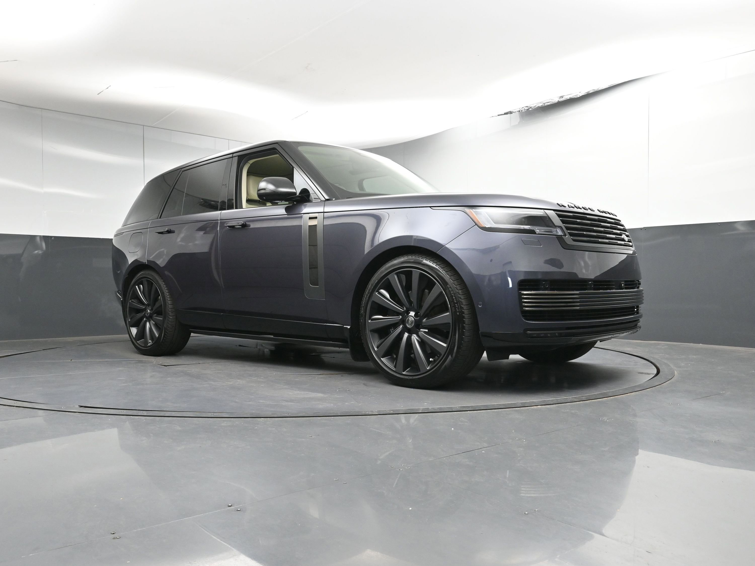 Used 2024 Land Rover Range Rover SV image 32
