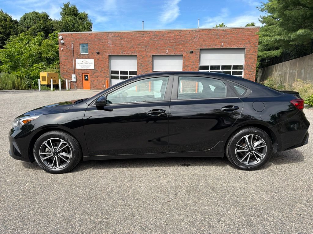 Certified 2022 Kia Forte LXS FWD image 3