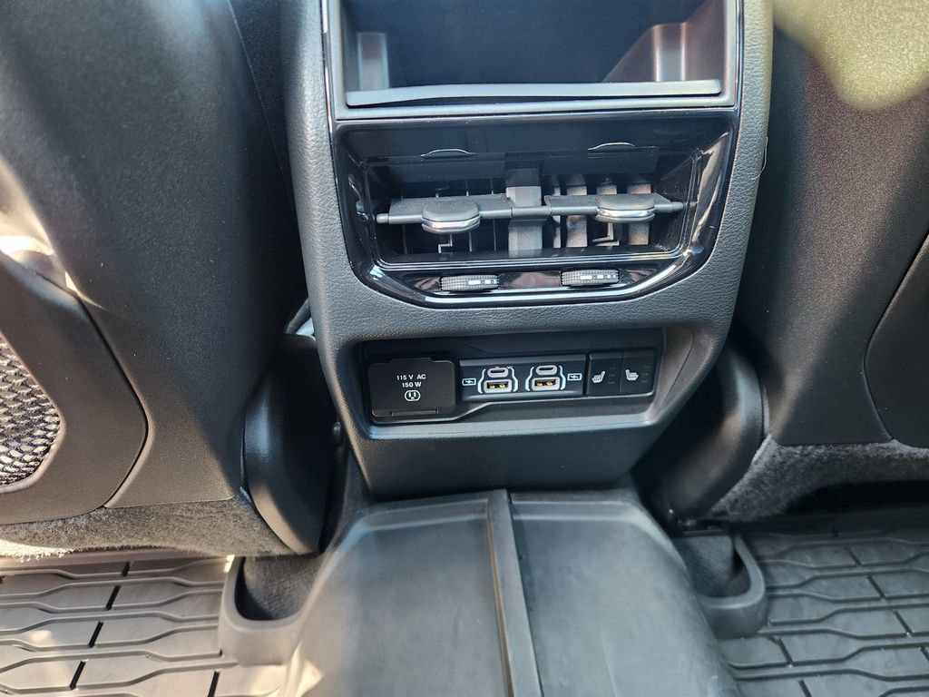 Used 2024 Jeep Grand Cherokee Limited image 17
