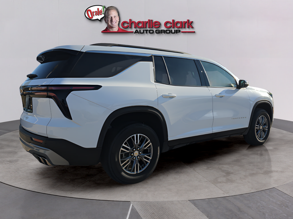 Used 2026 Chevrolet Traverse LT FWD image 5