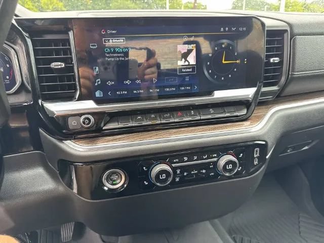 Used 2022 Chevrolet Silverado 1500 LT AWD/4WD image 38