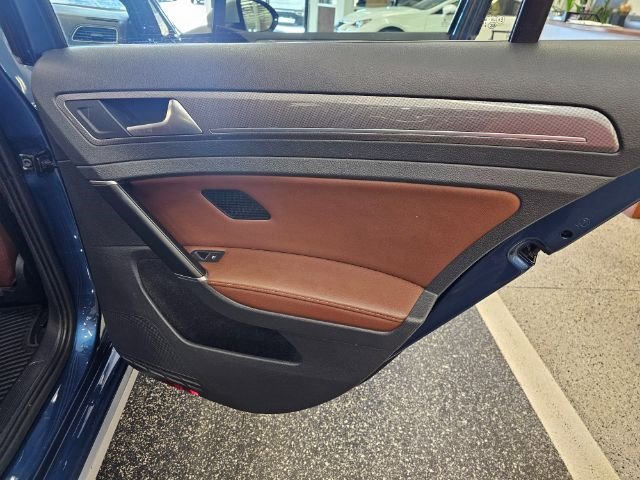 Used 2017 Volkswagen Golf Alltrack S image 35