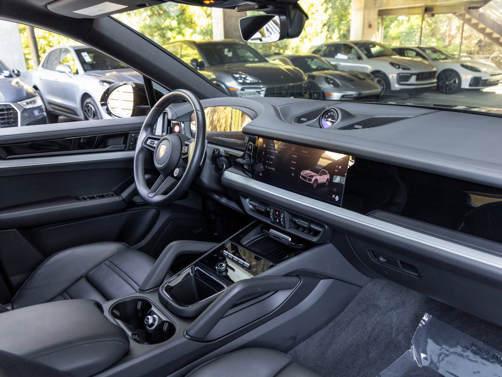 Used 2024 Porsche Cayenne Coupe AWD/4WD image 59