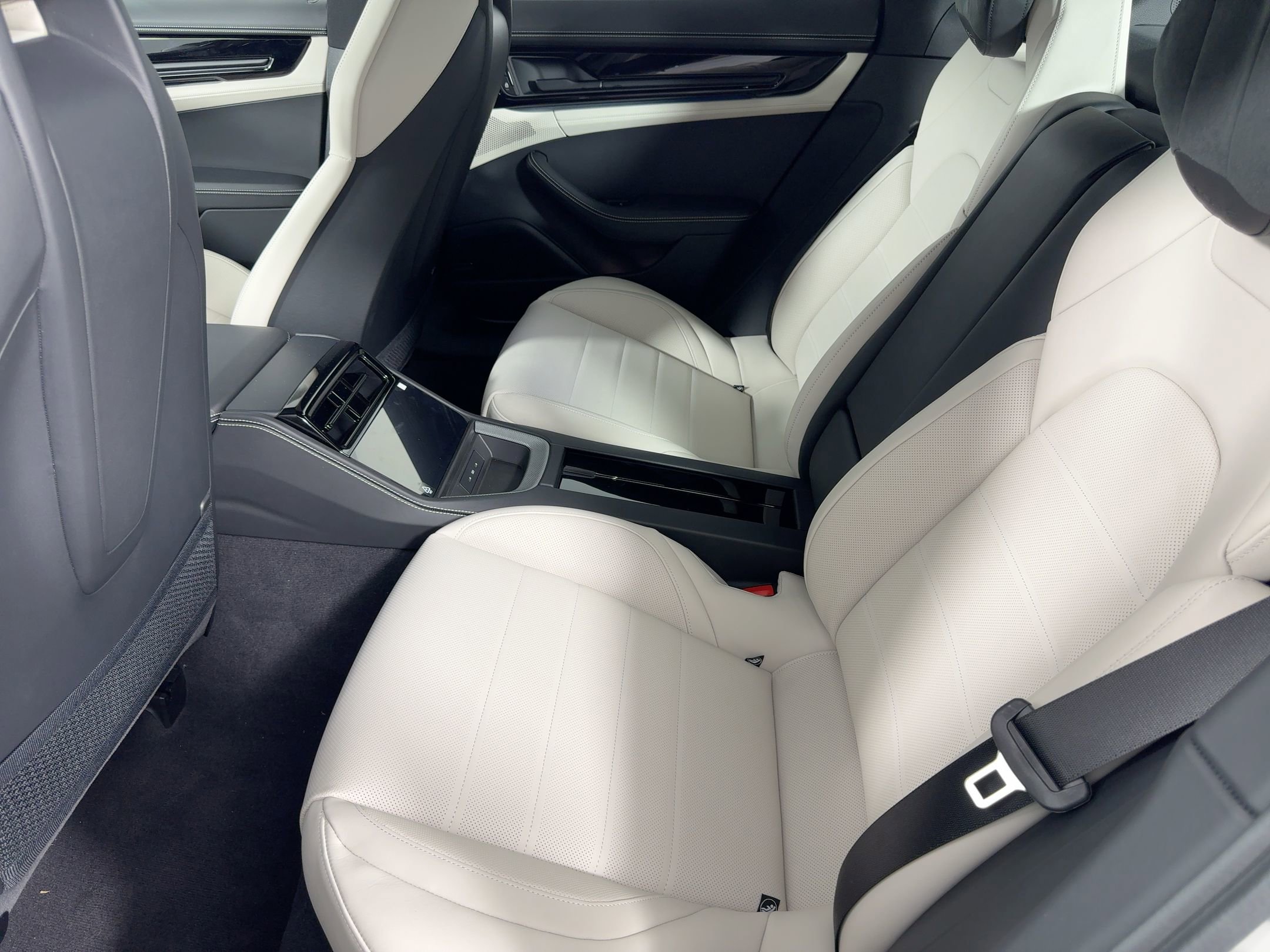 New 2026 Porsche Panamera image 15