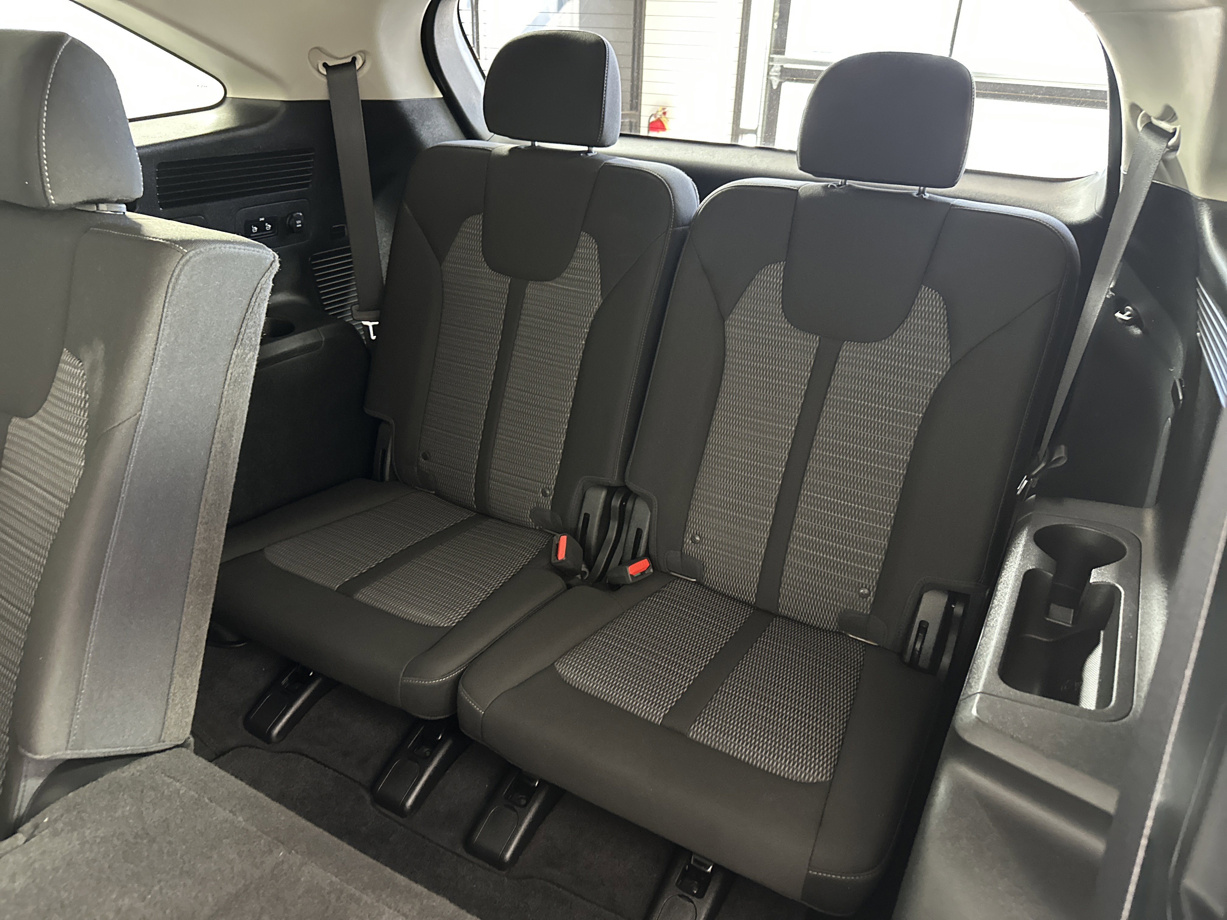 Used 2023 Kia Sorento LX image 8