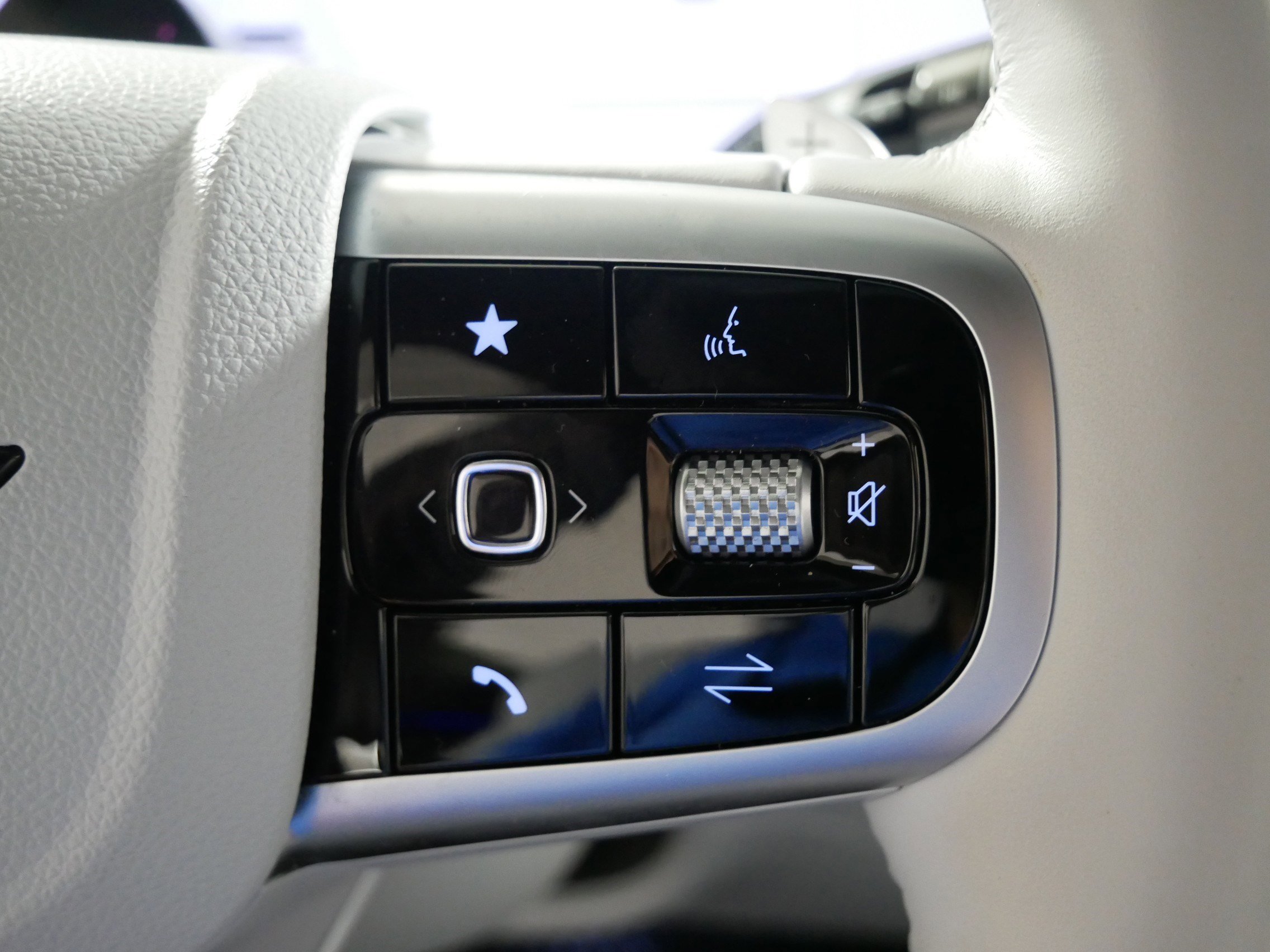 Used 2026 Genesis GV70 2.5T Advanced image 28