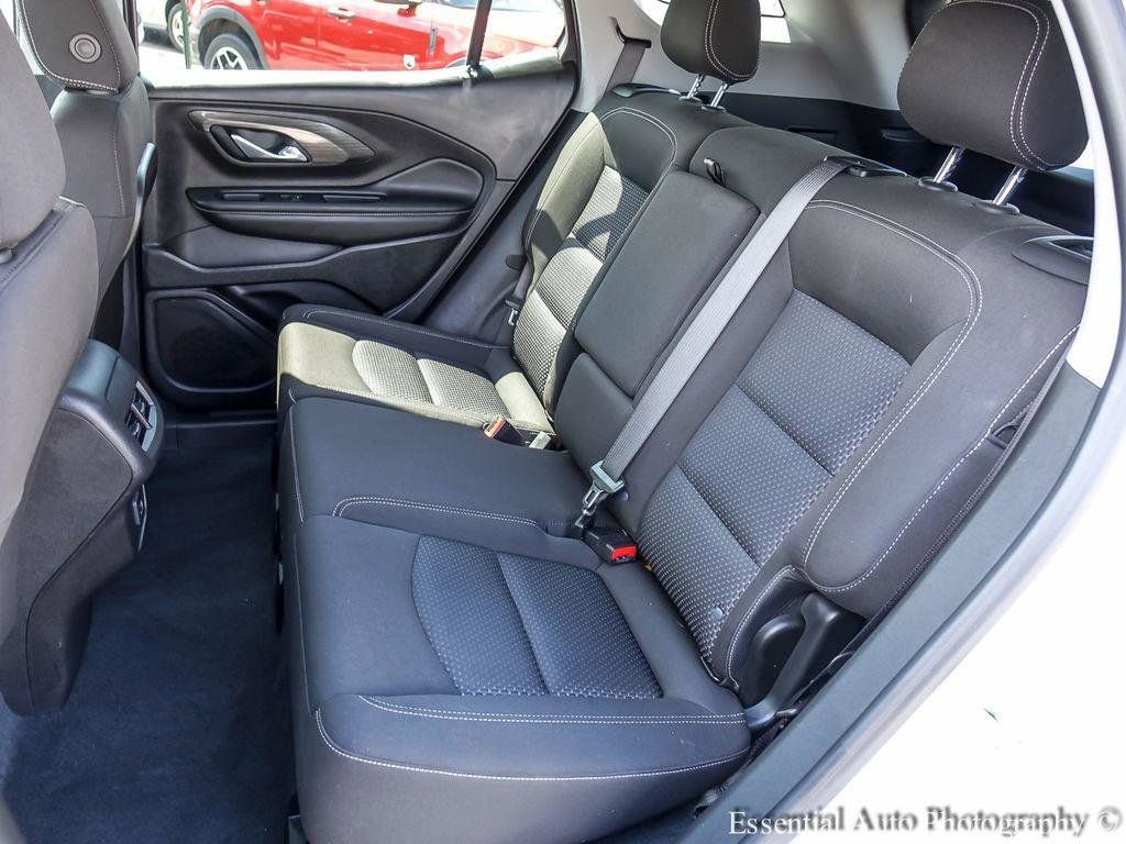 Used 2024 GMC Terrain SLE w/ Driver Convenience Package image 11