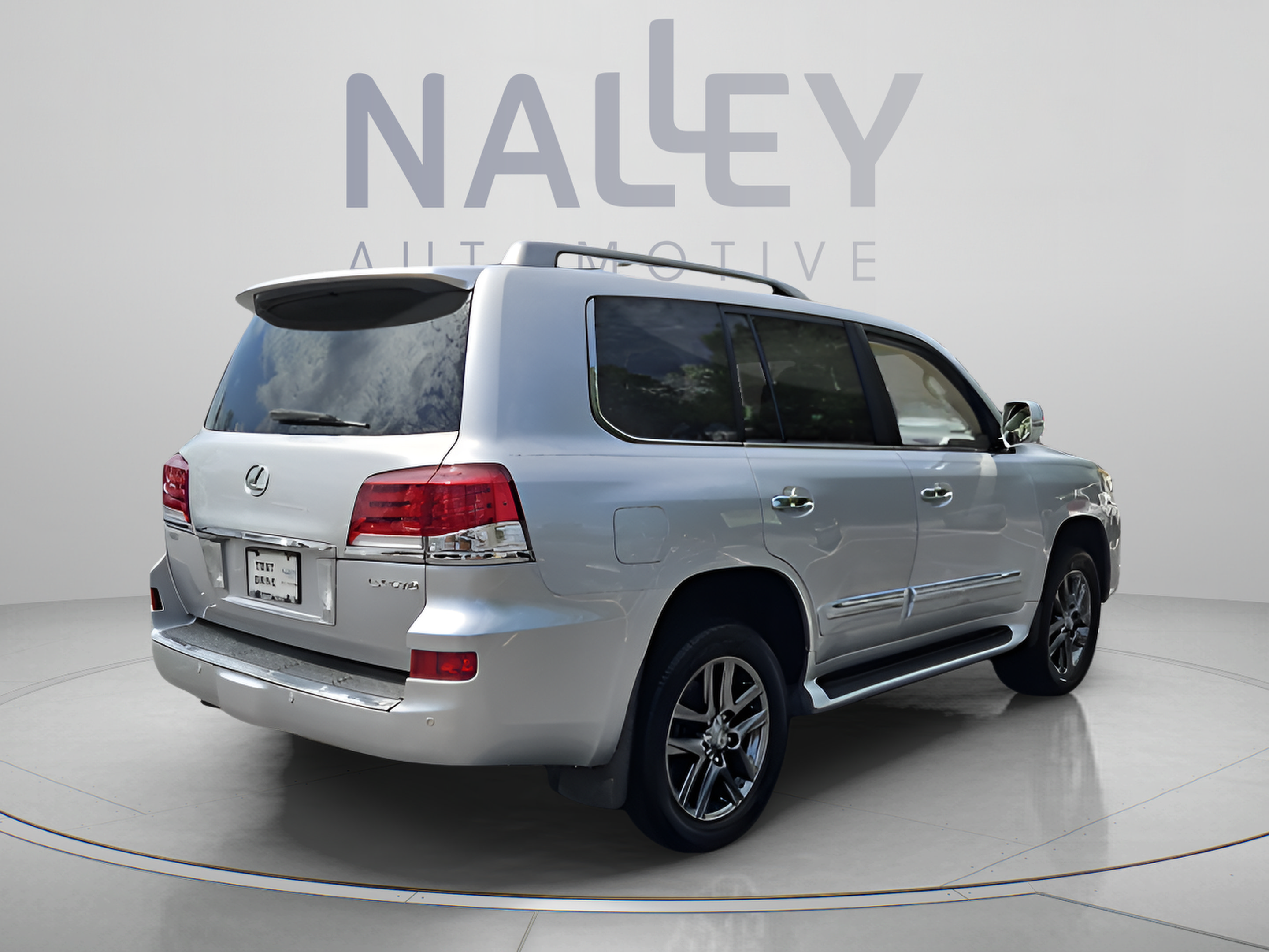 Used 2013 Lexus LX 570 4WD w/ Luxury Pkg image 5