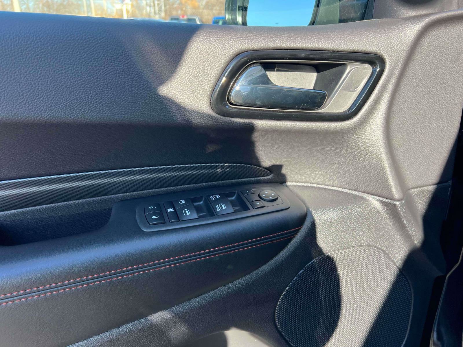 Used 2025 Dodge Durango GT w/ Blacktop Package AWD/4WD image 17