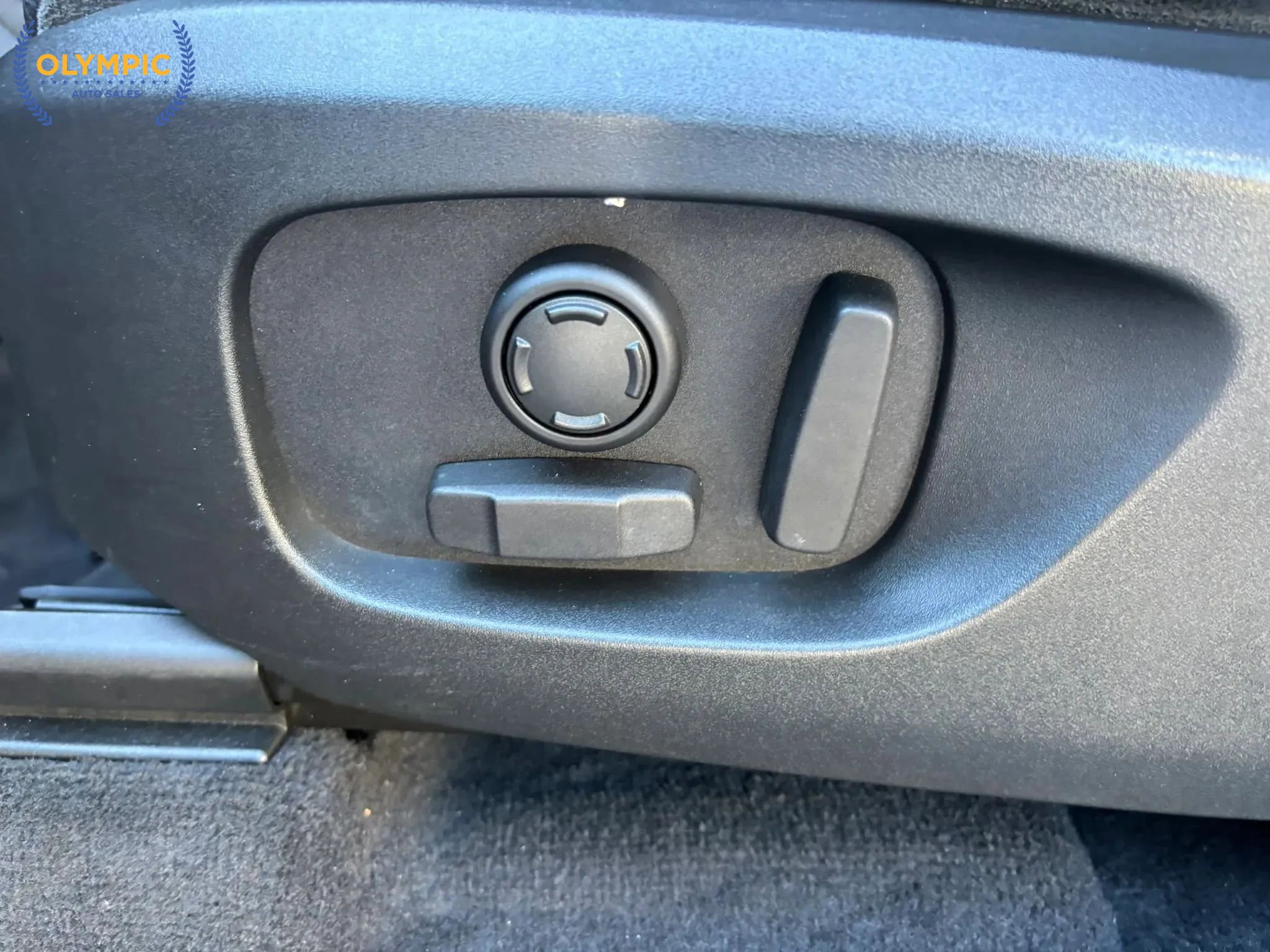 Used 2019 Land Rover Discovery Sport SE image 40