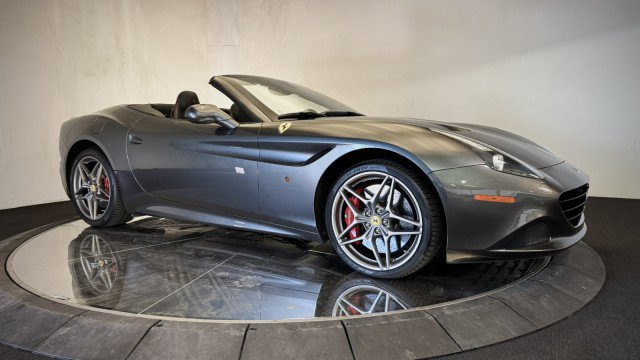 Used 2017 Ferrari California T RWD image 36
