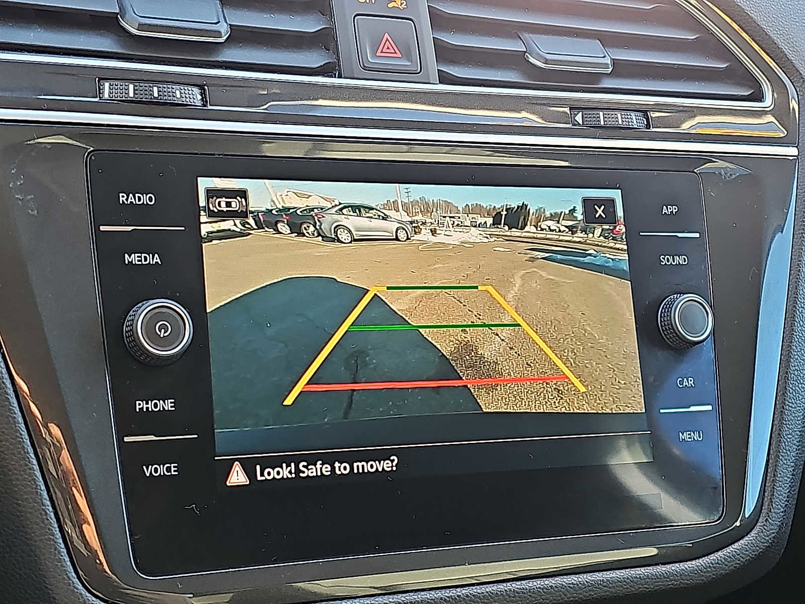 Used 2024 Volkswagen Tiguan SE image 18